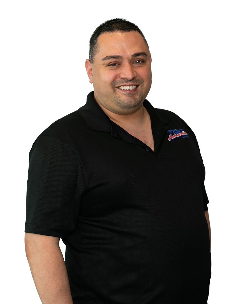 Headshot of Evan Perea - Store Manager of the Maplewood, MN location